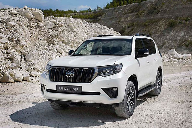 rent a vehicle-LAND CRUISER